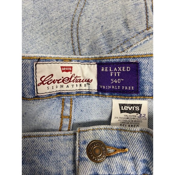 Levi Strauss Relaxed Fit 540 Distressed Wrinkle Free Light Wash Jeans (42x31.5) - Picture 14 of 16